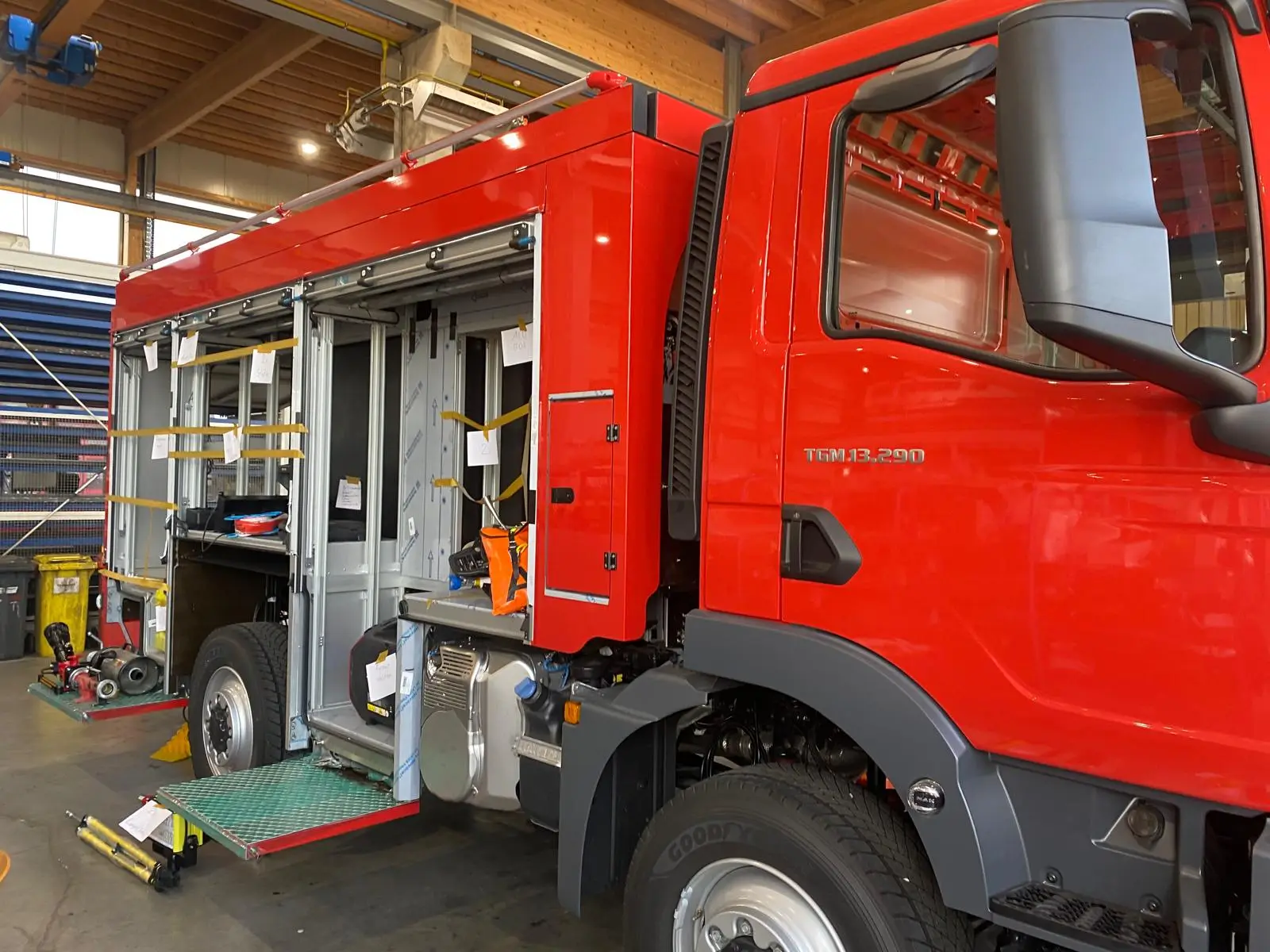Einbaubesprechung für das neue Tanklöschfahrzeug der Feuerwehr Herrschaft